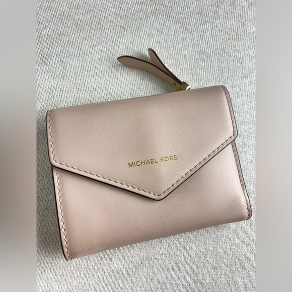Michael Kors Blush Pink Smooth Leather Wallet - Picture 2 of 8